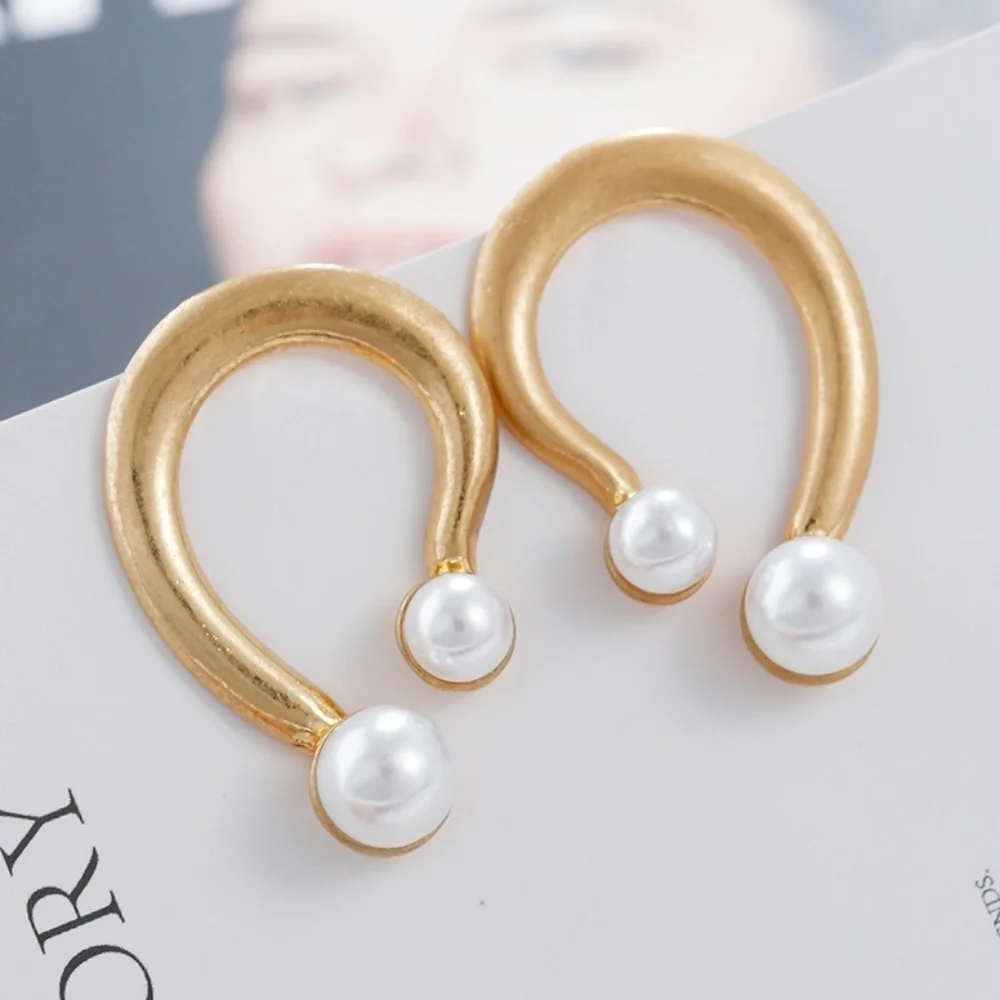 *CAITRIONA* Gold Irregular Shaped Pearl x Gold Earrings